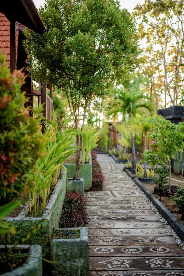 The Granyam Garden Cottage Batununggul Exterior photo